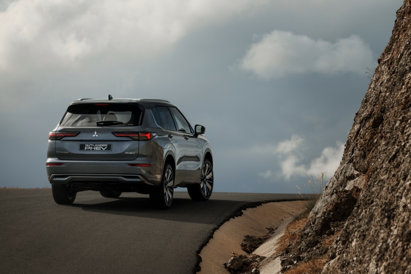 Mitsubishi’s Updated 2025 Outlander Arrives In America Early Next Year