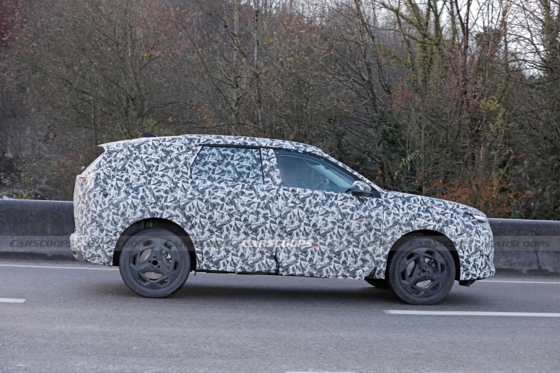 2025 Citroen C5 Aircross Stays True To The Concept In First Spy Shots