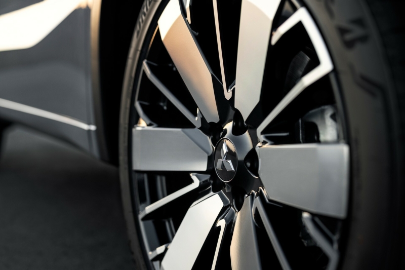 Mitsubishi’s Updated 2025 Outlander Arrives In America Early Next Year