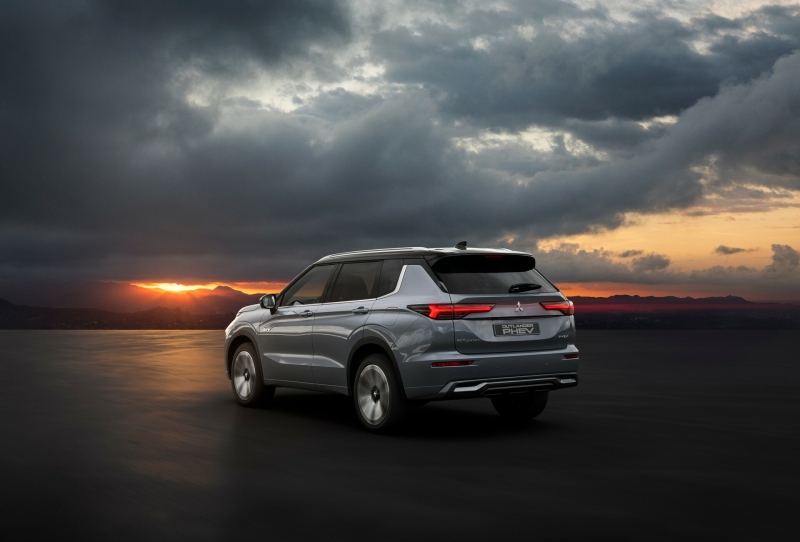 Mitsubishi’s Updated 2025 Outlander Arrives In America Early Next Year