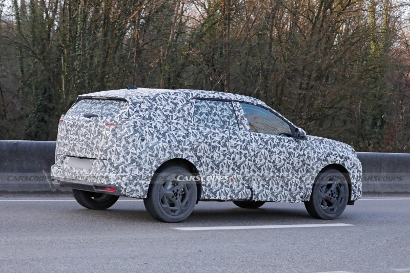 2025 Citroen C5 Aircross Stays True To The Concept In First Spy Shots