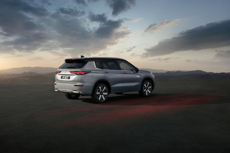Mitsubishi’s Updated 2025 Outlander Arrives In America Early Next Year