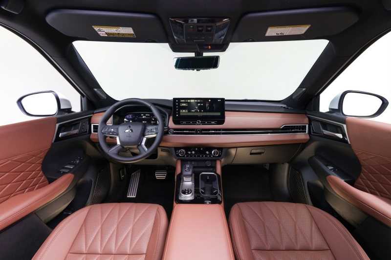 Mitsubishi’s Updated 2025 Outlander Arrives In America Early Next Year