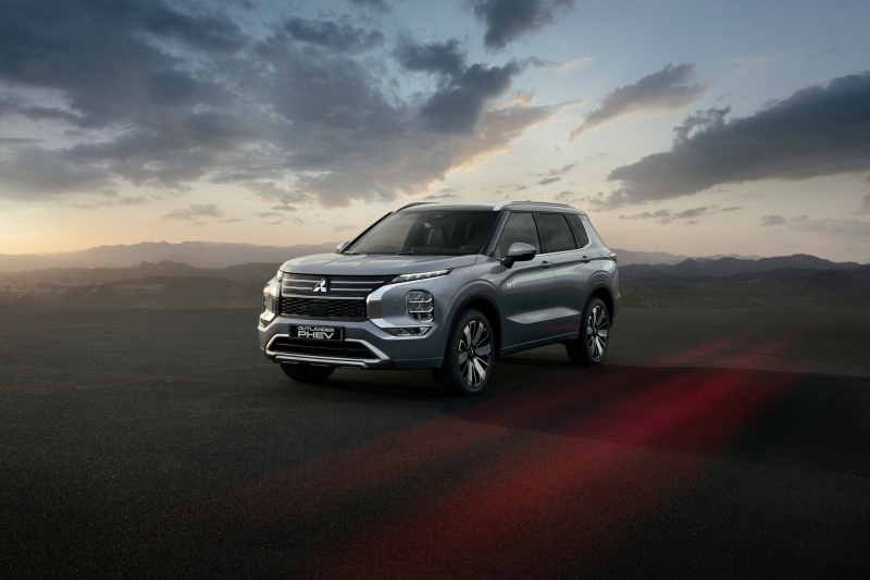Mitsubishi’s Updated 2025 Outlander Arrives In America Early Next Year