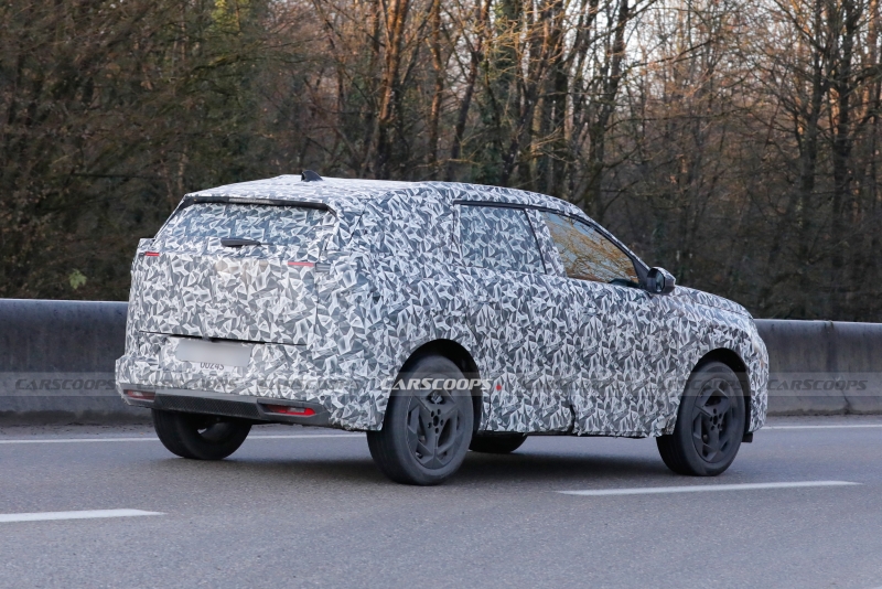 2025 Citroen C5 Aircross Stays True To The Concept In First Spy Shots