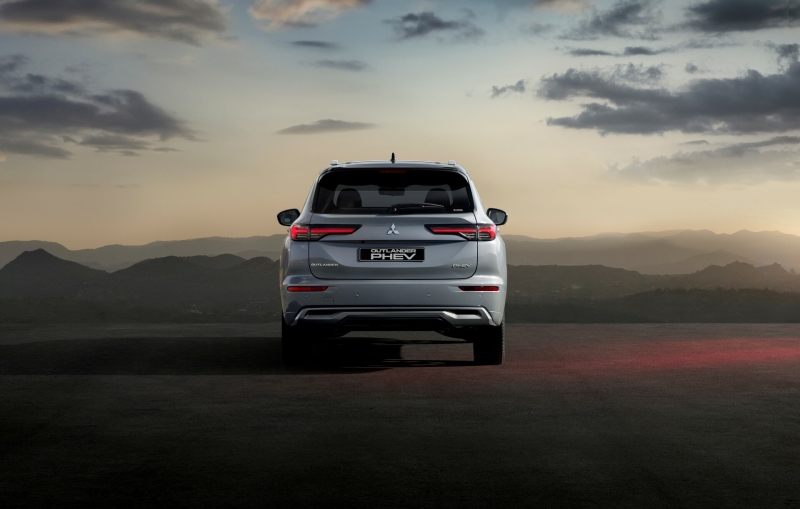 Mitsubishi’s Updated 2025 Outlander Arrives In America Early Next Year