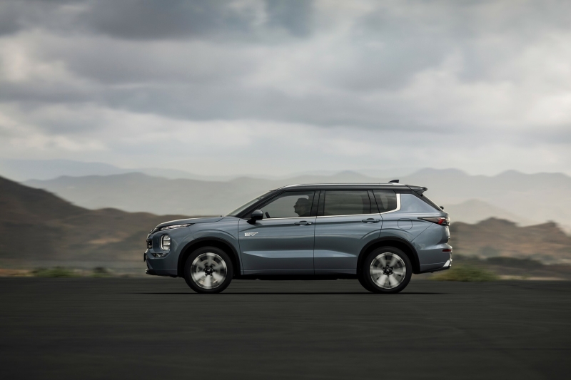 Mitsubishi’s Updated 2025 Outlander Arrives In America Early Next Year