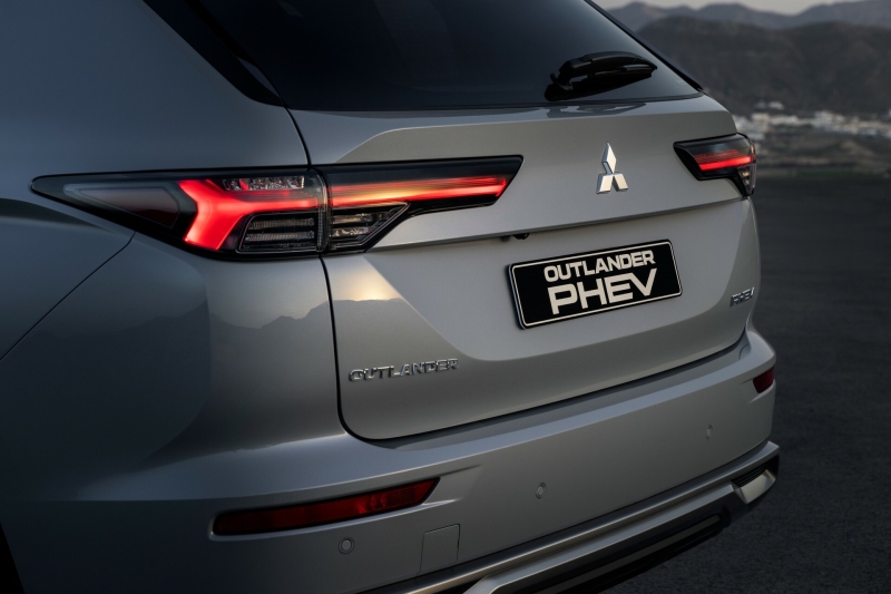 Mitsubishi’s Updated 2025 Outlander Arrives In America Early Next Year