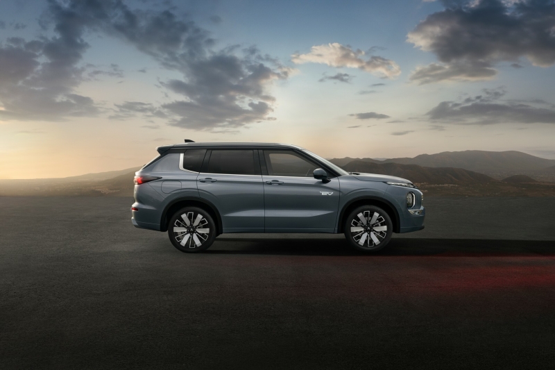 Mitsubishi’s Updated 2025 Outlander Arrives In America Early Next Year