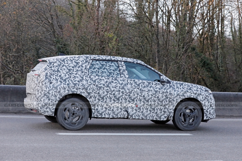 2025 Citroen C5 Aircross Stays True To The Concept In First Spy Shots