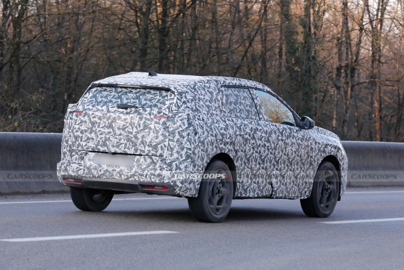 2025 Citroen C5 Aircross Stays True To The Concept In First Spy Shots