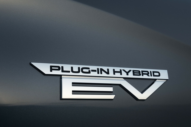 Mitsubishi’s Updated 2025 Outlander Arrives In America Early Next Year