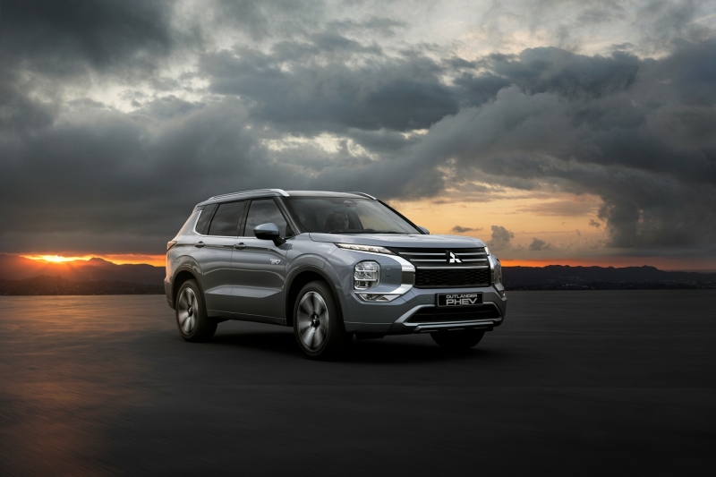 Mitsubishi’s Updated 2025 Outlander Arrives In America Early Next Year