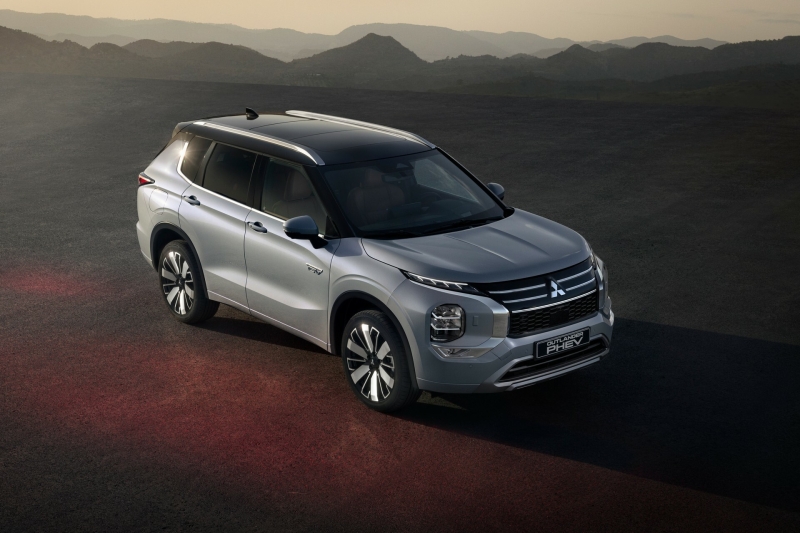 Mitsubishi’s Updated 2025 Outlander Arrives In America Early Next Year