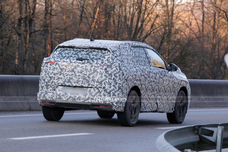 2025 Citroen C5 Aircross Stays True To The Concept In First Spy Shots