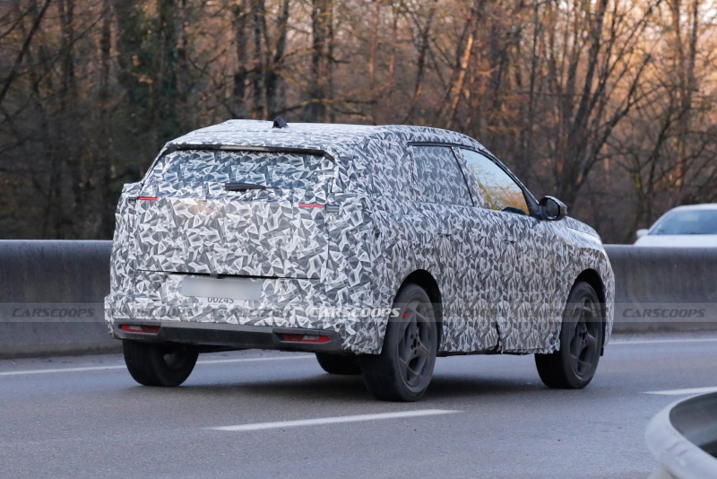 2025 Citroen C5 Aircross Stays True To The Concept In First Spy Shots