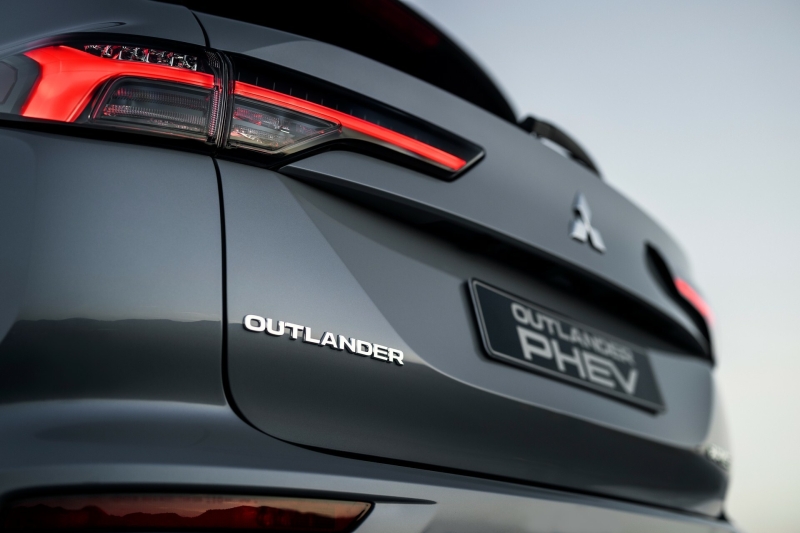Mitsubishi’s Updated 2025 Outlander Arrives In America Early Next Year