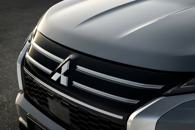 Mitsubishi’s Updated 2025 Outlander Arrives In America Early Next Year