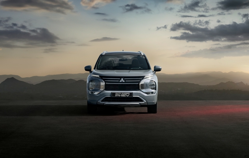 Mitsubishi’s Updated 2025 Outlander Arrives In America Early Next Year